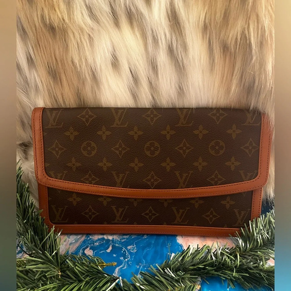 💎 Vintage Louis Vuitton Monogram larger clutch - posh authenticated - Picture 1 of 15